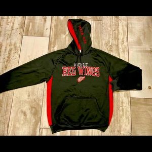 Women’s Red Wings Hoodie, Size: Medium.